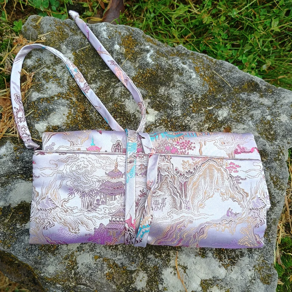 GoRGEoUS Asian inspired satin jewelry or makeup bag w pockets, jewelry bag